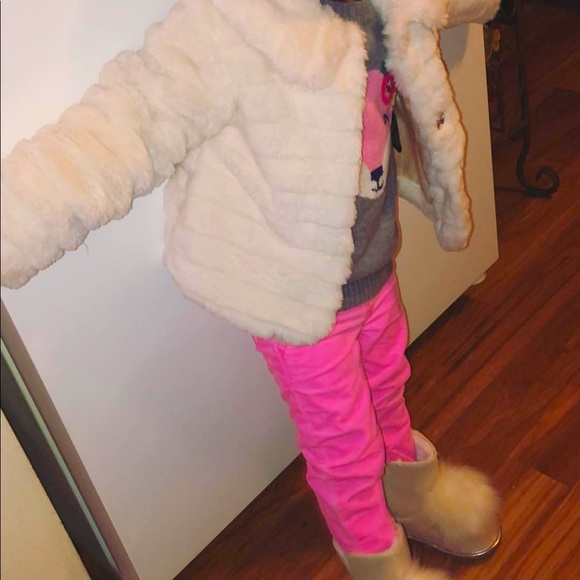 Childrens Place little girl Pom Pom size 7 cream and gold bootie - Picture 7 of 7